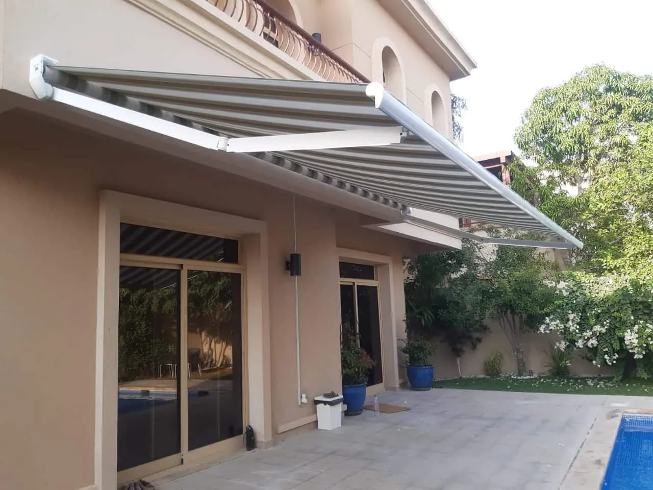 Arond Awning with Stripes