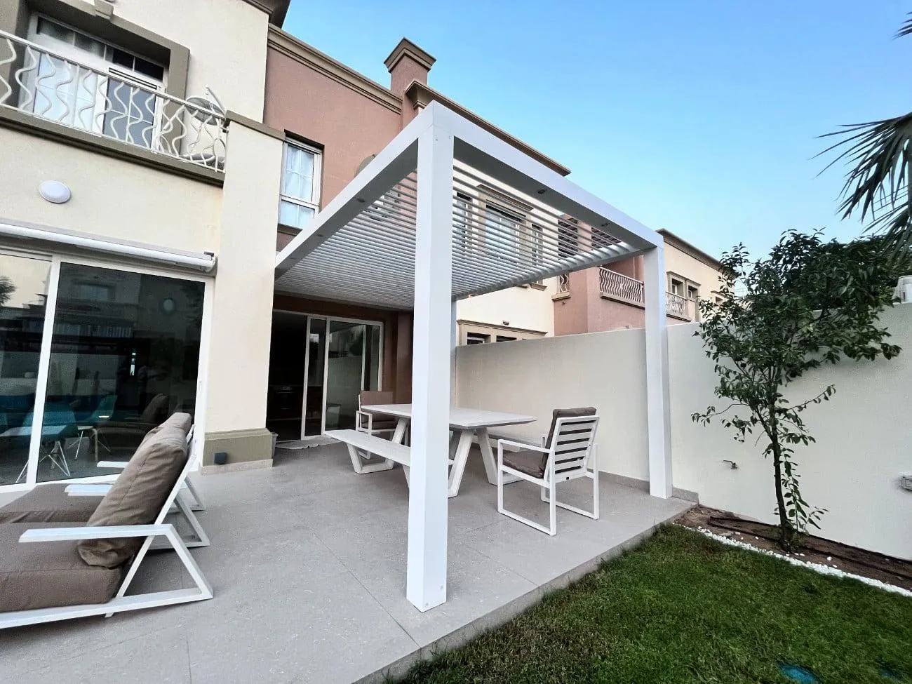 liwa pergola daytime