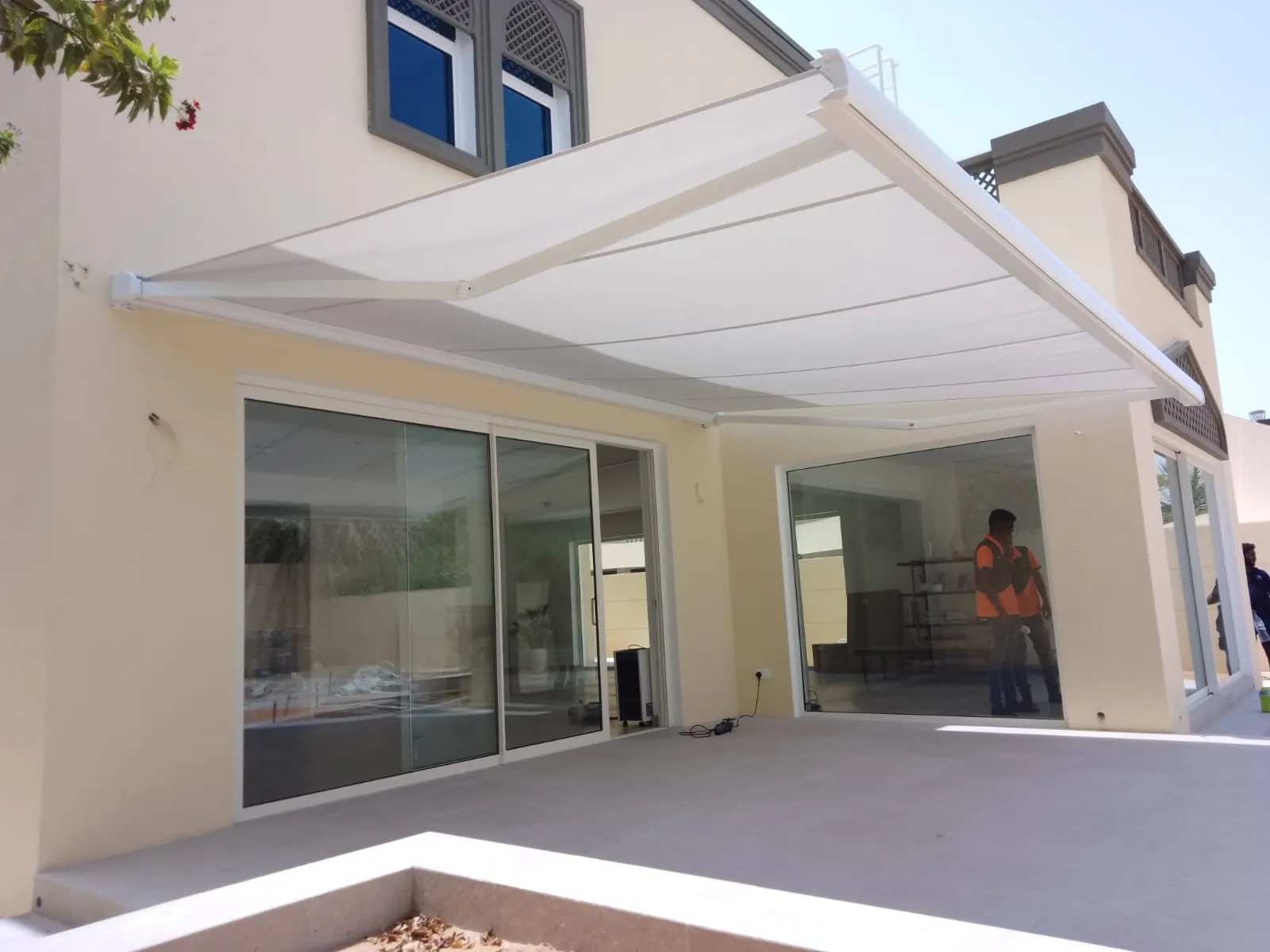 White Storbox 400 Awning installed in Dubai