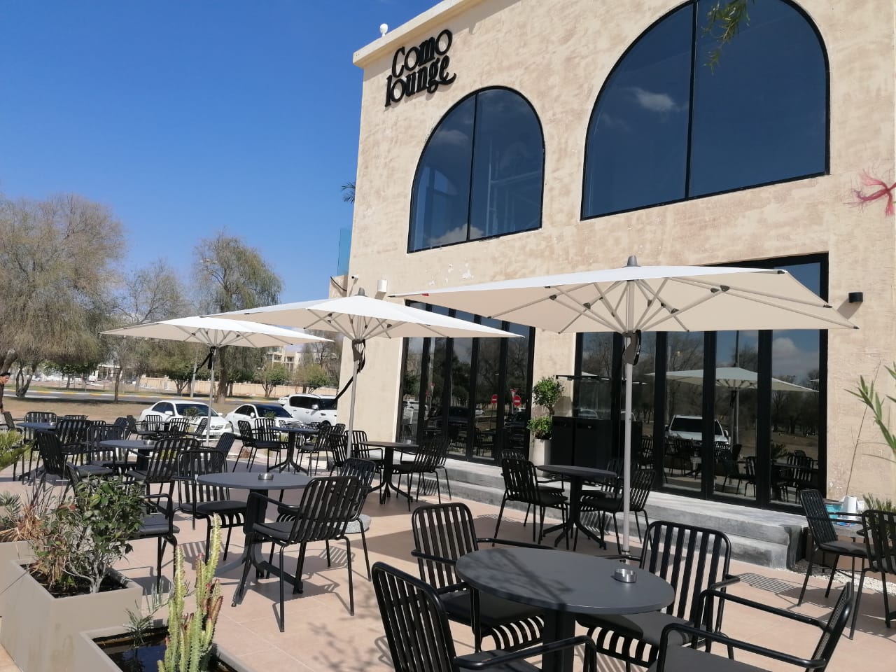 Fortino Riviera umbrellas on the Como Lounge café terrace in Dubai